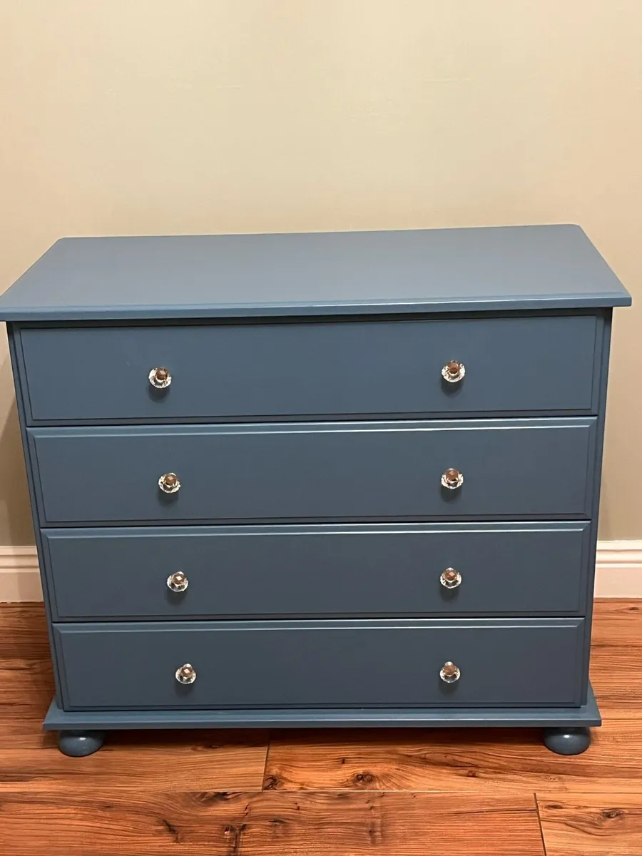 Bedroom chest of drawers - Image 1