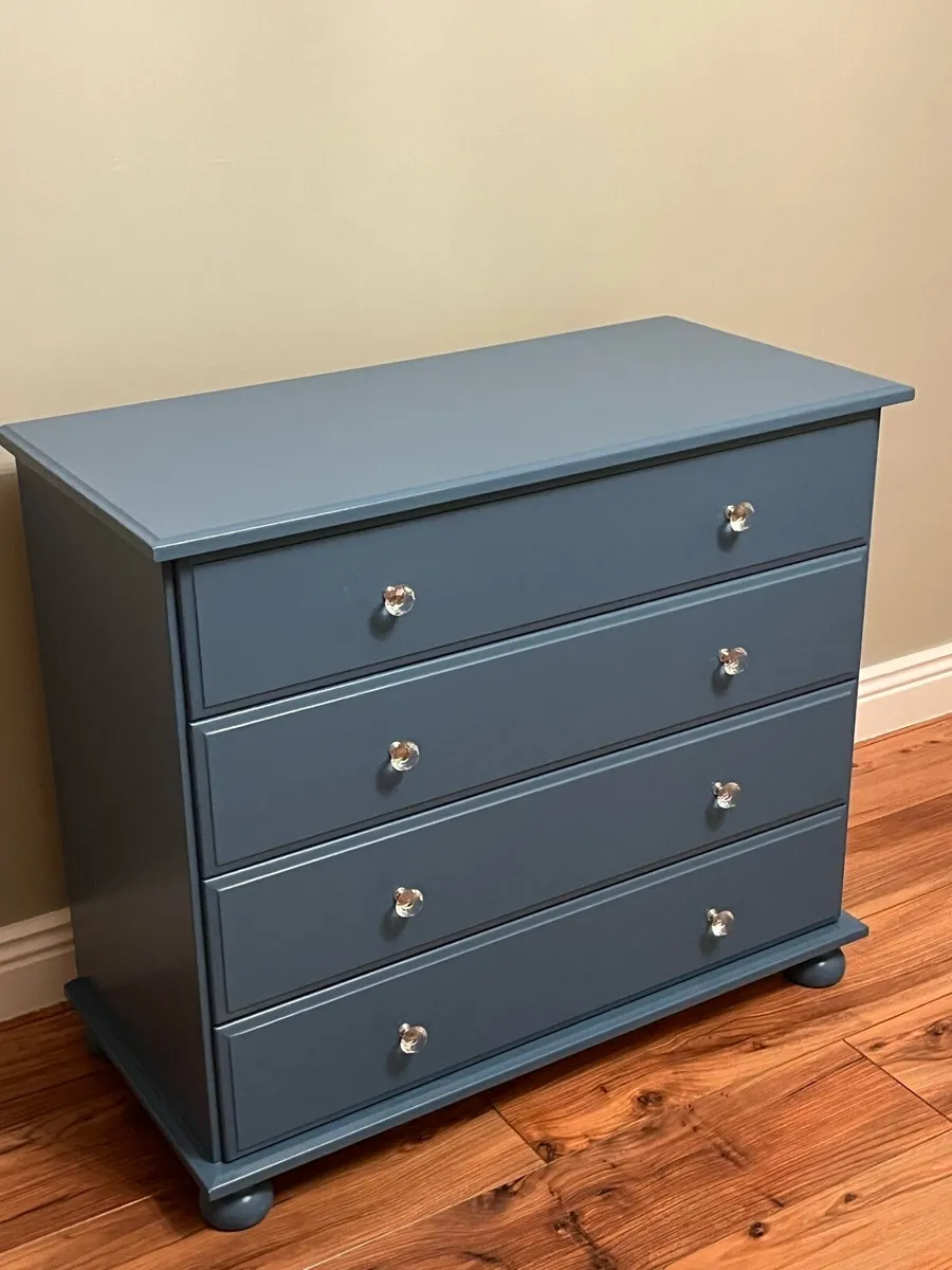 Bedroom chest of drawers - Image 3