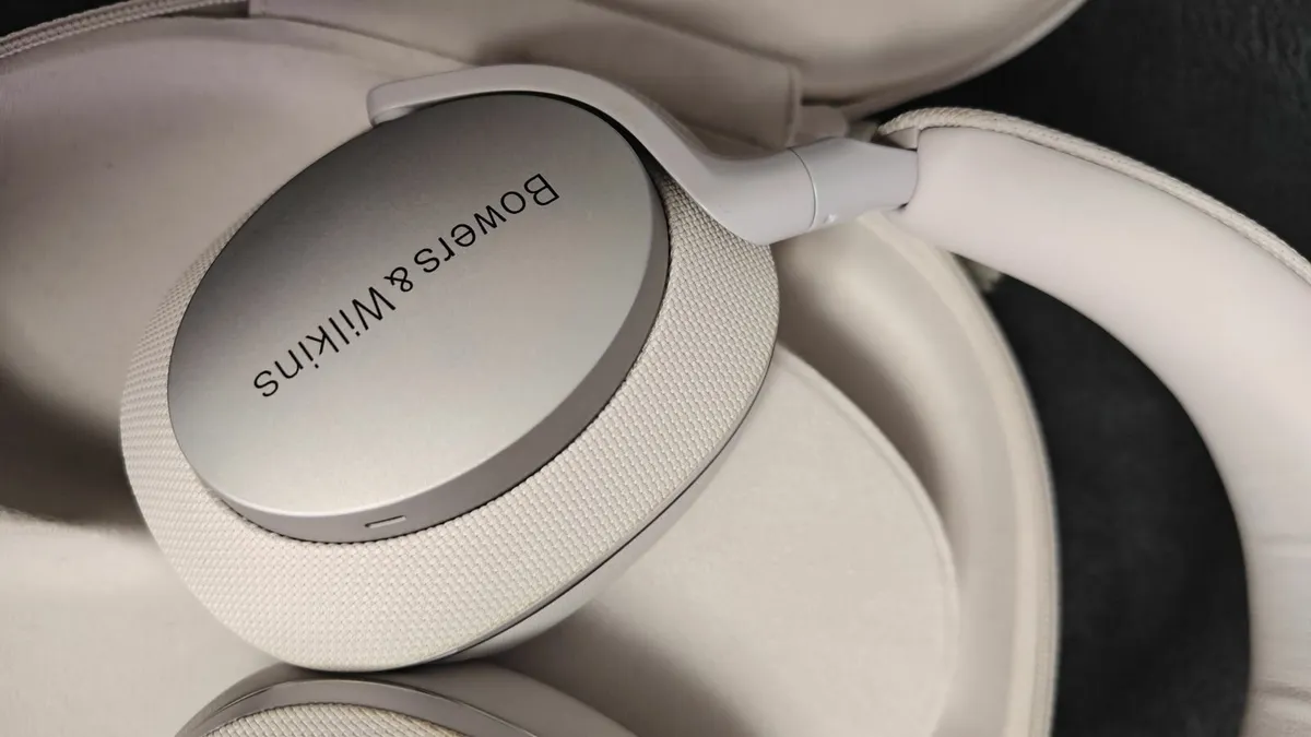 Bowers & Wilkins Px7 S2 Bluetooth Noise Canceling - Image 4