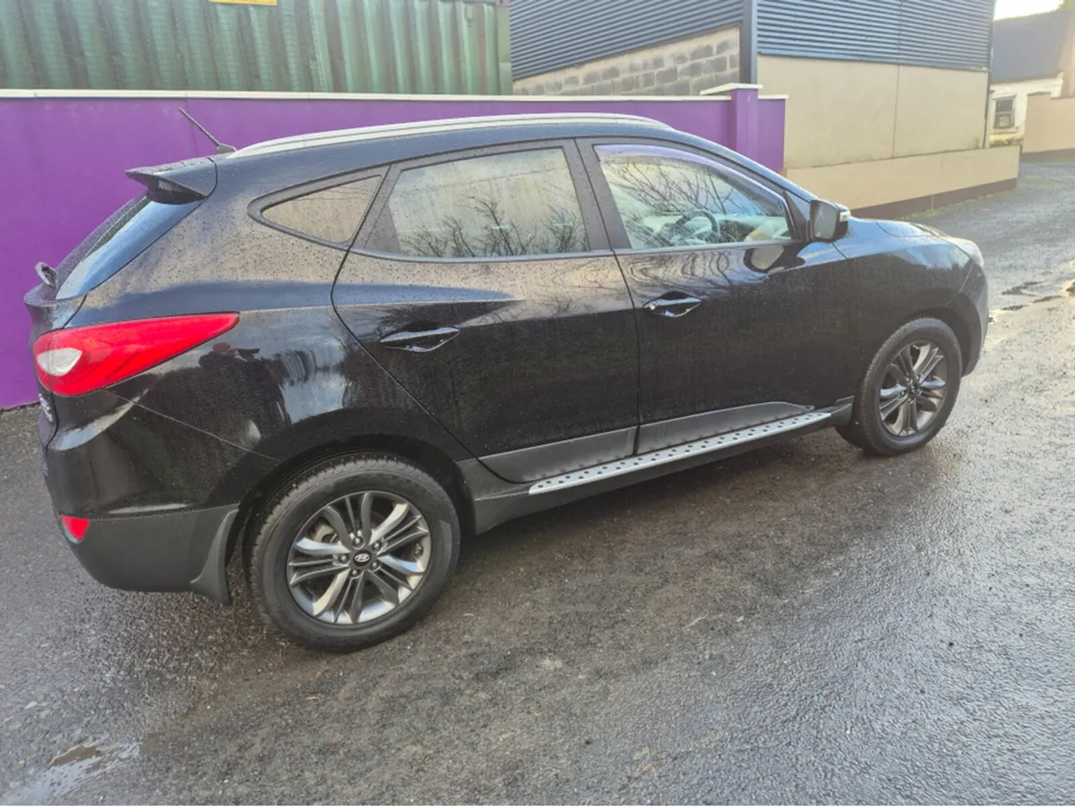 Hyundai ix35 1.7 PREMIUM 4DR - Image 2