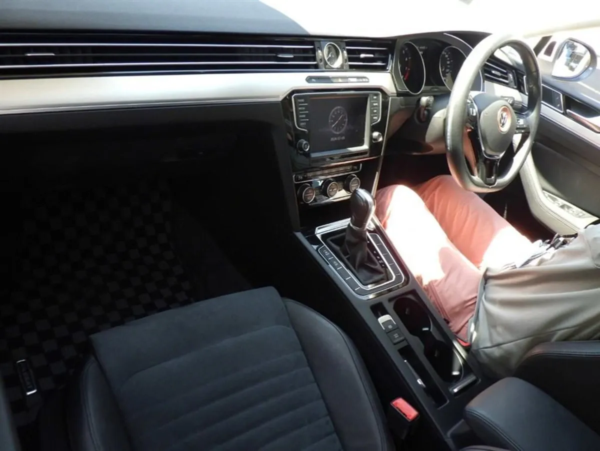 Volkswagen Passat €18950! 2017 VW PASSAT 1.4 TSI E - Image 3