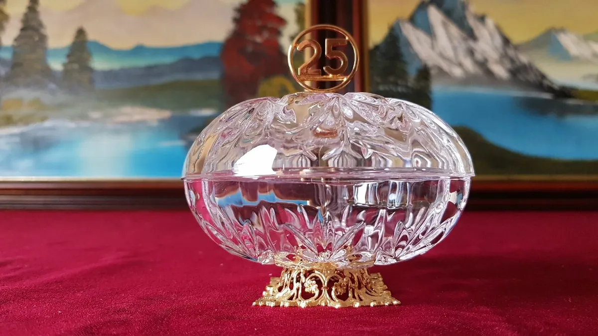 Killarney Crystal With No. 25 Lidded Jewelry Dish - Image 1