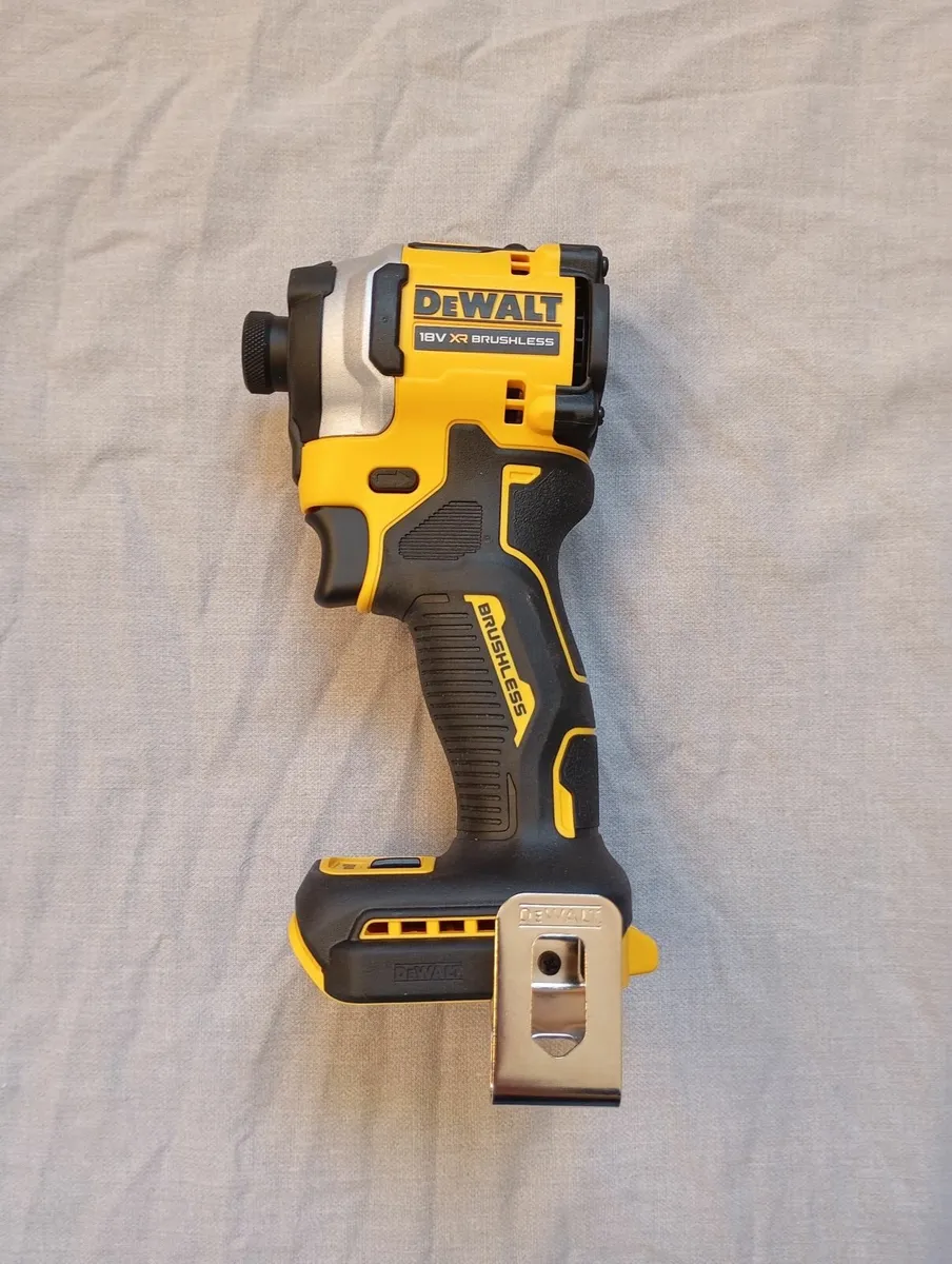 DeWalt dcf850 Impact Driver - Image 1