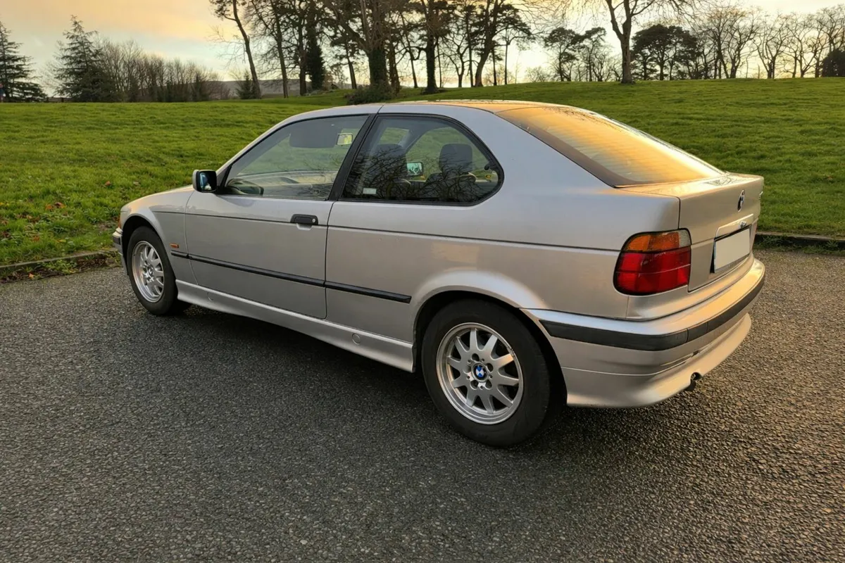 BMW 3-Series 1998 - Image 2