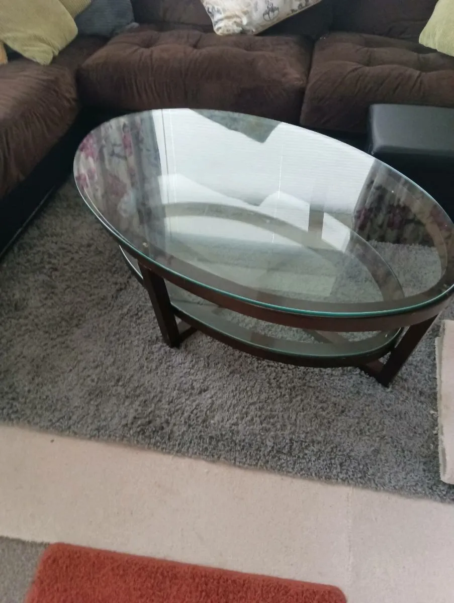 Beautiful oak finish oval coffee table 70 Euro - Image 2