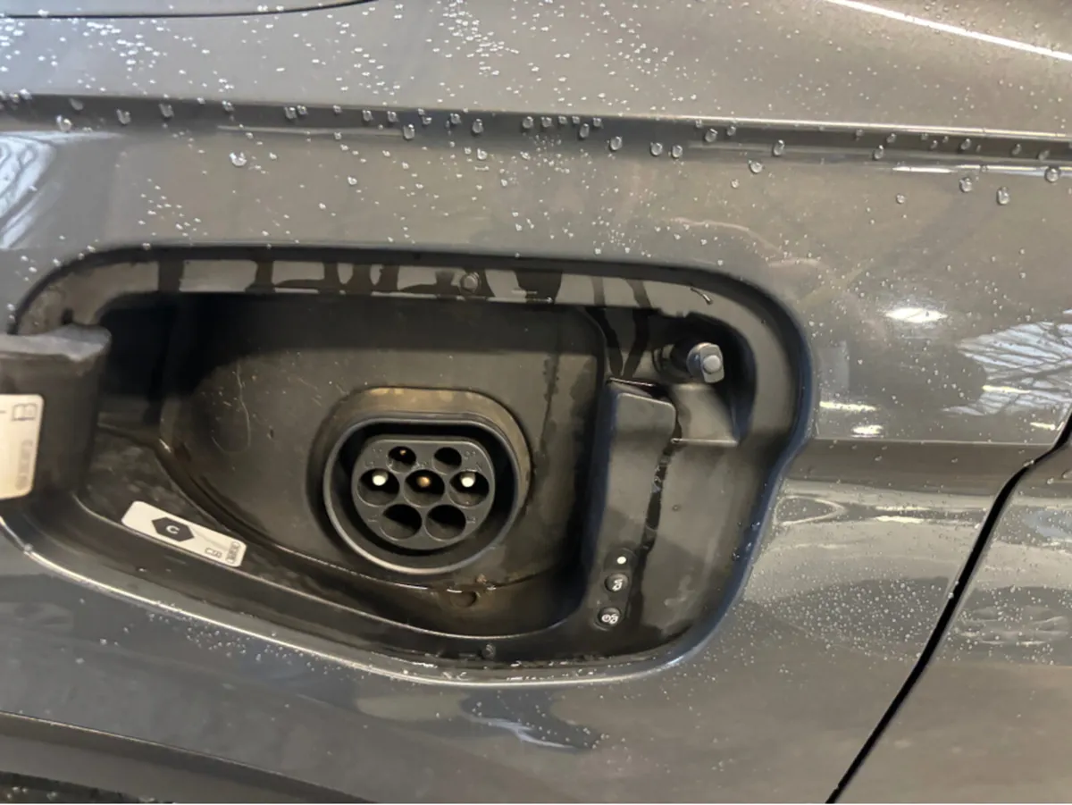 Volkswagen Tiguan 1.4 TSI LIFE 245PS 5DR Auto Plug - Image 3