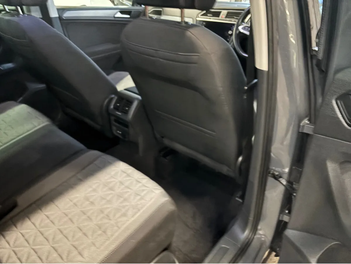 Volkswagen Tiguan 1.4 TSI LIFE 245PS 5DR Auto Plug - Image 4