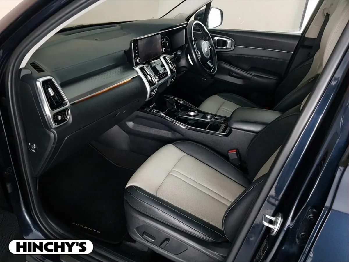 Kia Sorento 2.2 K4 4X2 Diesel 7 seats - Image 4