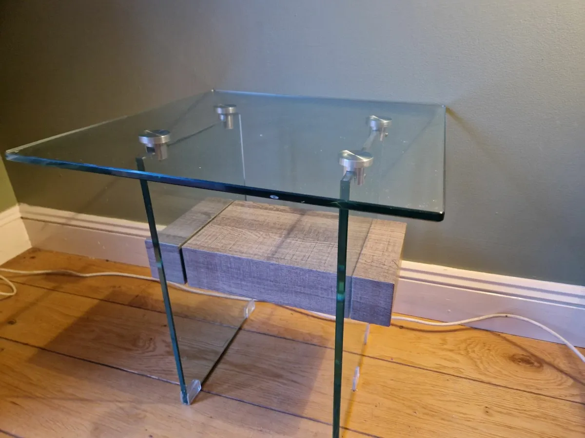 Coffee table and lamp table - Image 1
