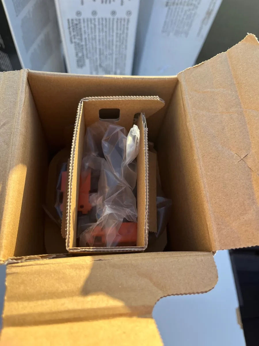 Hp 305a yellow CE412A Toner Box Open - Image 4