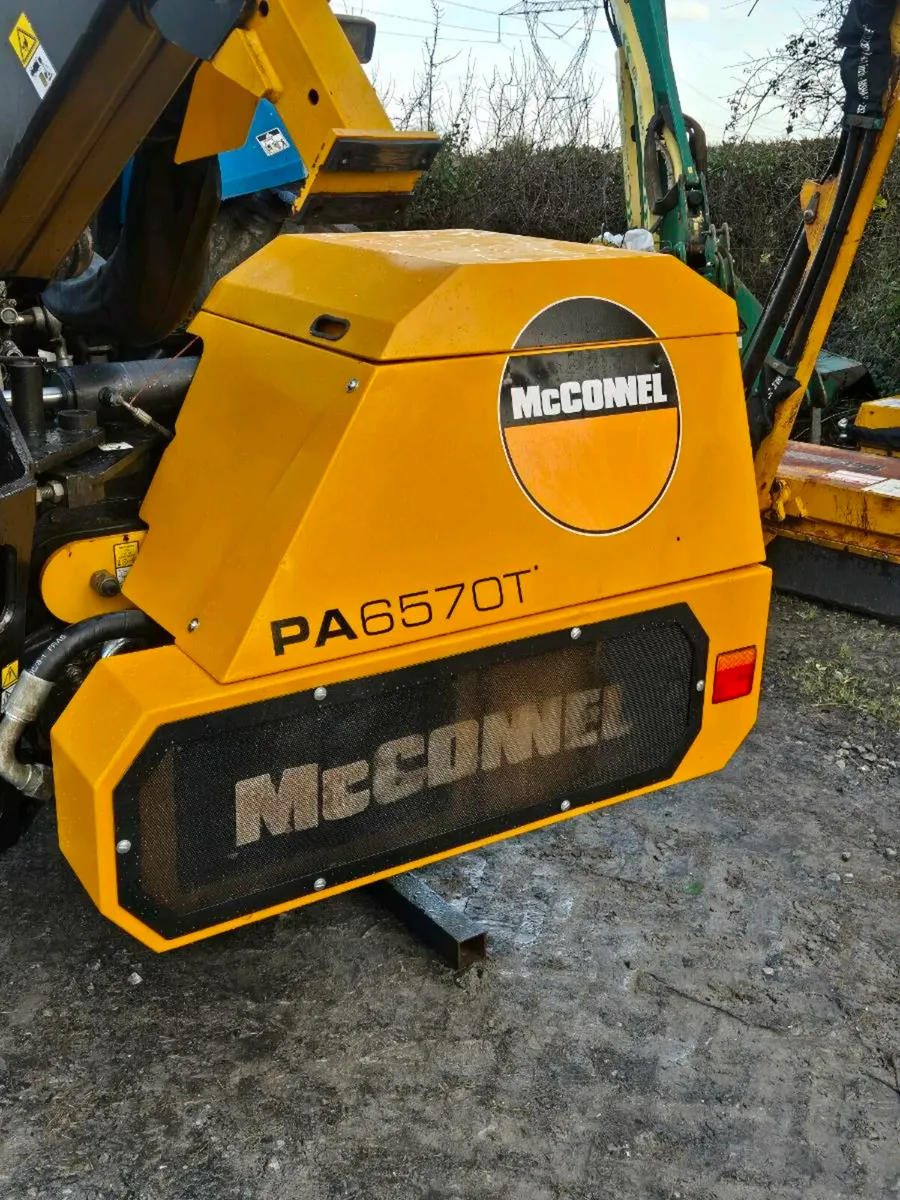 Mcconnel PA6570T Hedgecutter - Image 2