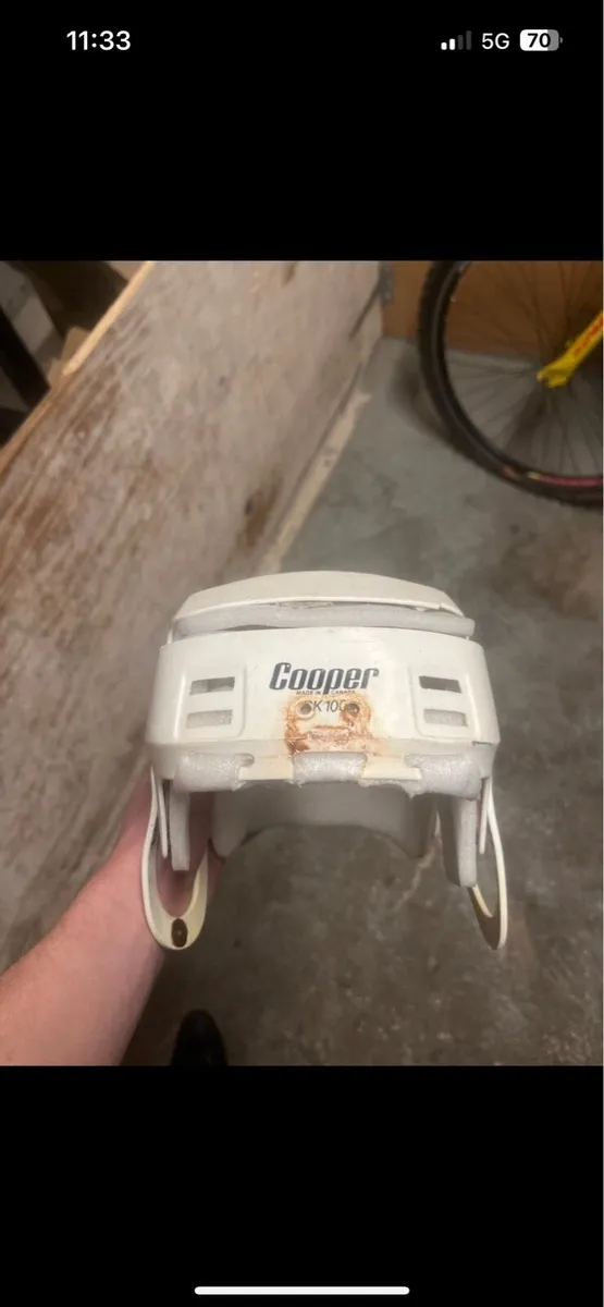 White oldstyle helmet - Image 1