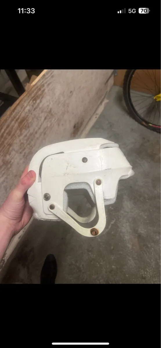 White oldstyle helmet - Image 2