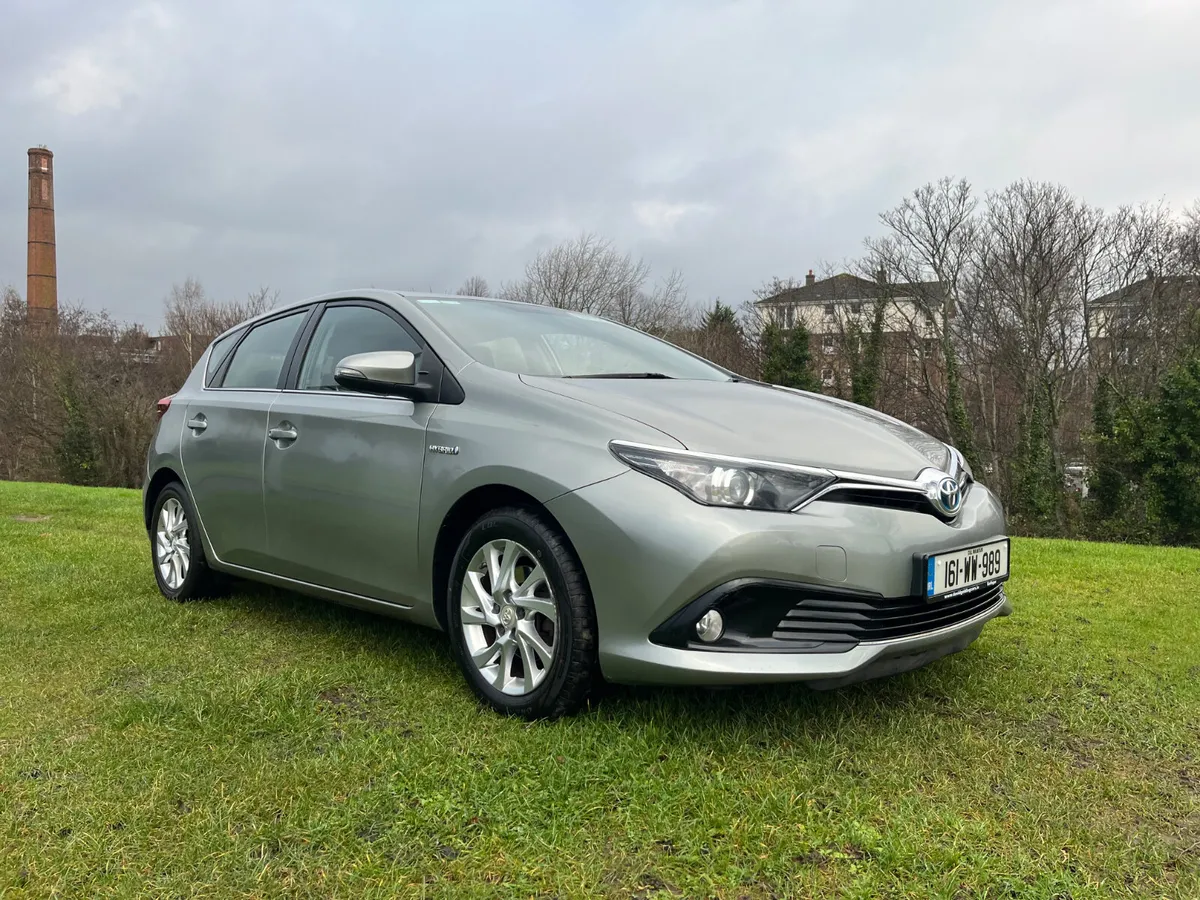 2016 Toyota Auris Hybrid - Image 1