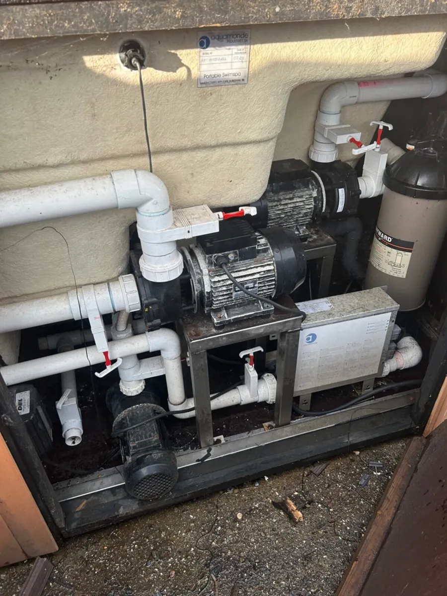 Heated Swimming Pool - Image 4