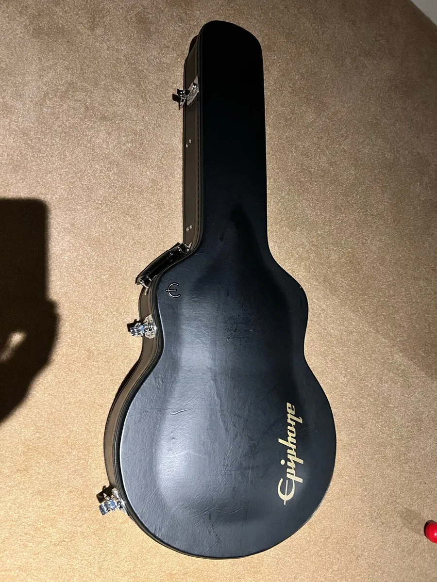 Epiphone guitar case needs 1 latch fixed - Image 1