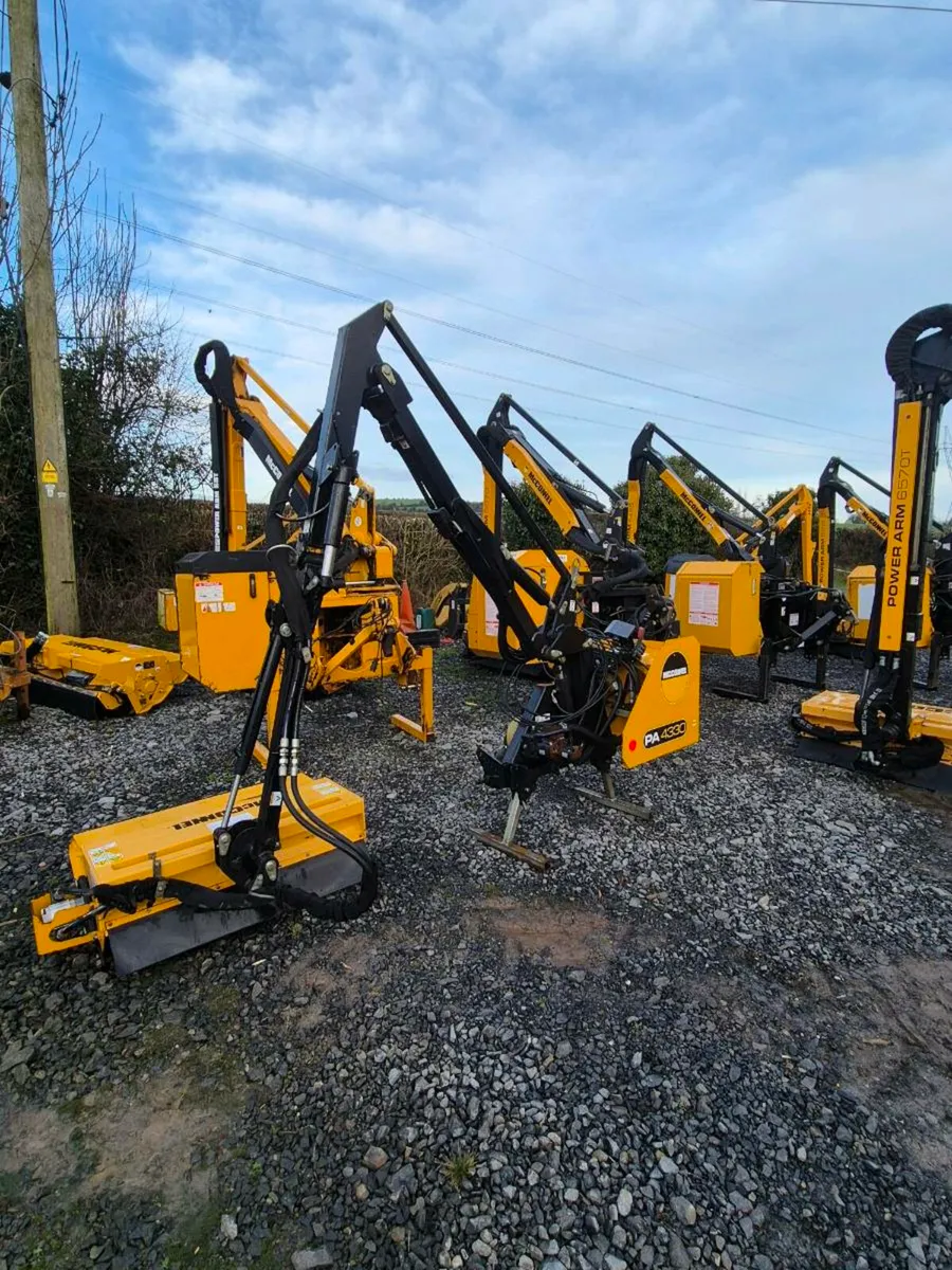 Mcconnel PA4330 Hedgecutter **As new** - Image 2