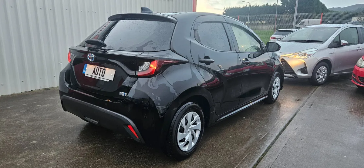 toyota yaris automatic 1.5 hybrid/petrol new model - Image 4