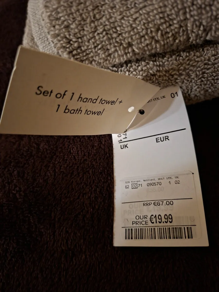Calvin Klein Towels. Brand New. Great Present Idea - Image 4