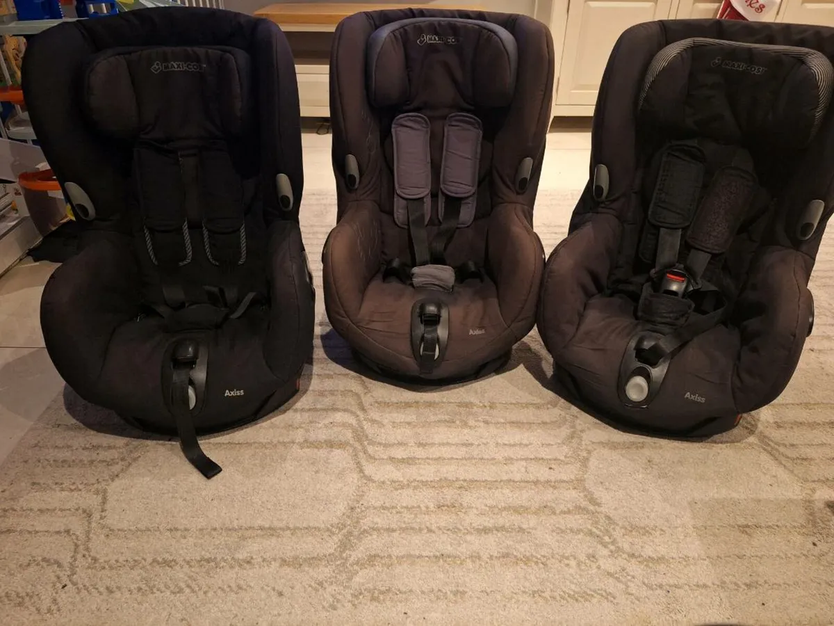 Maxi Cosi Axiss Swivel Car Seat - Image 1
