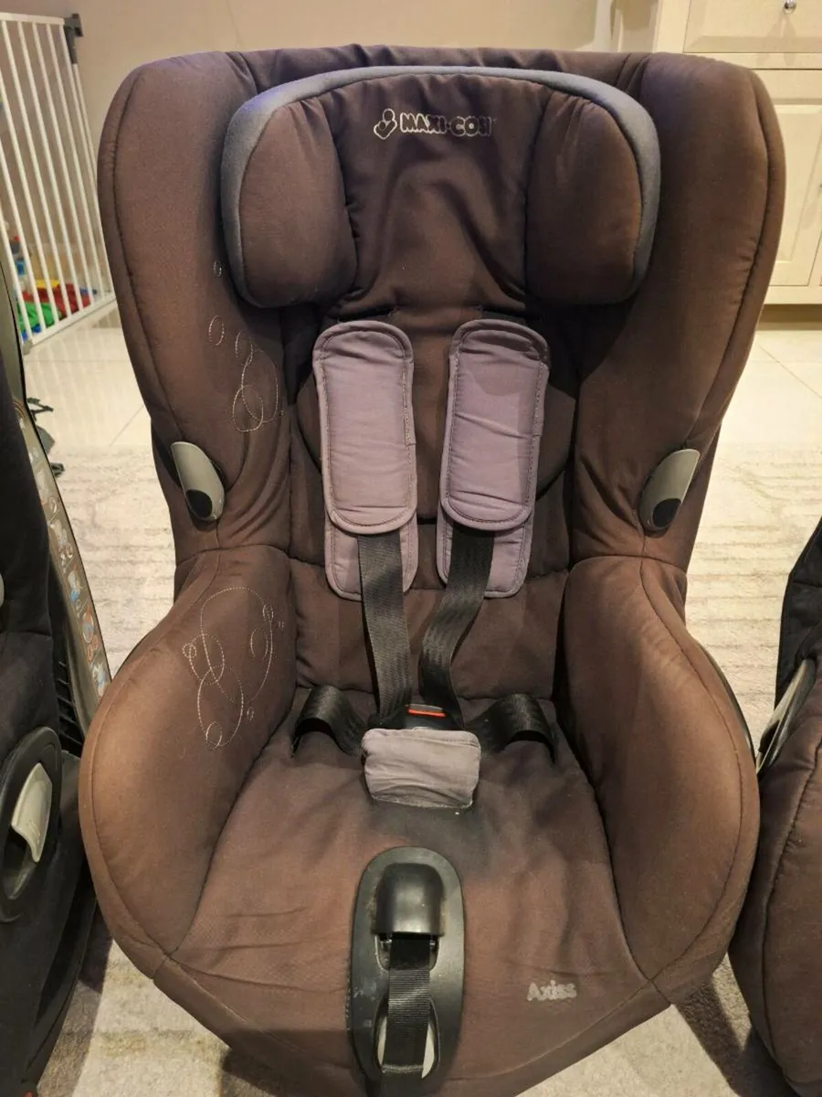 Maxi Cosi Axiss Swivel Car Seat - Image 4
