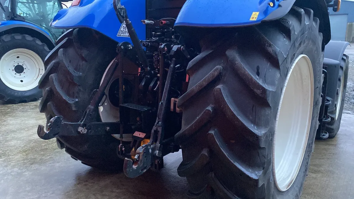 New Holland T7.230  2023 - Image 2