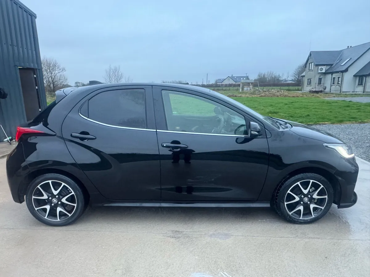 Toyota Yaris High Spec Low KMS - Image 4