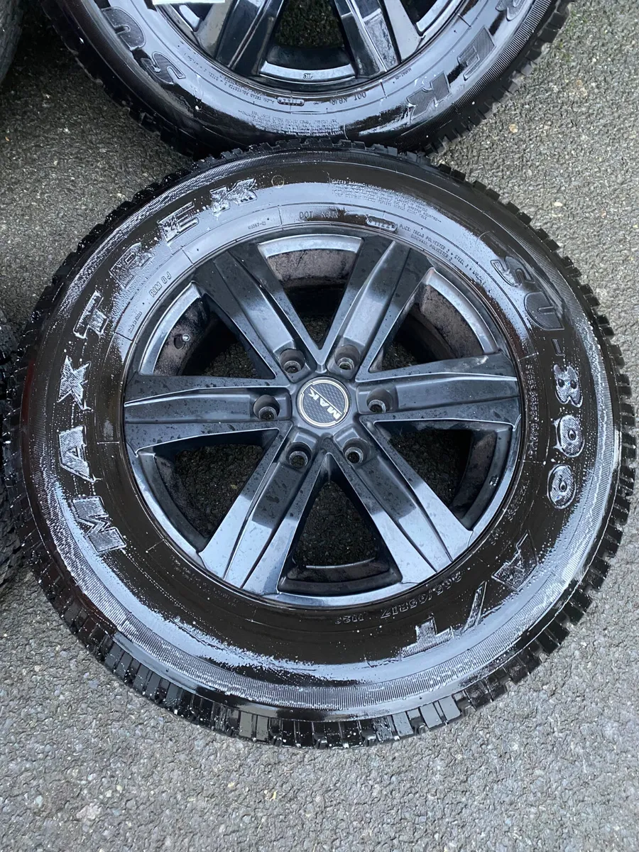 Mitsubishi Pajero   17 inch  alloy wheels & A/T - Image 2