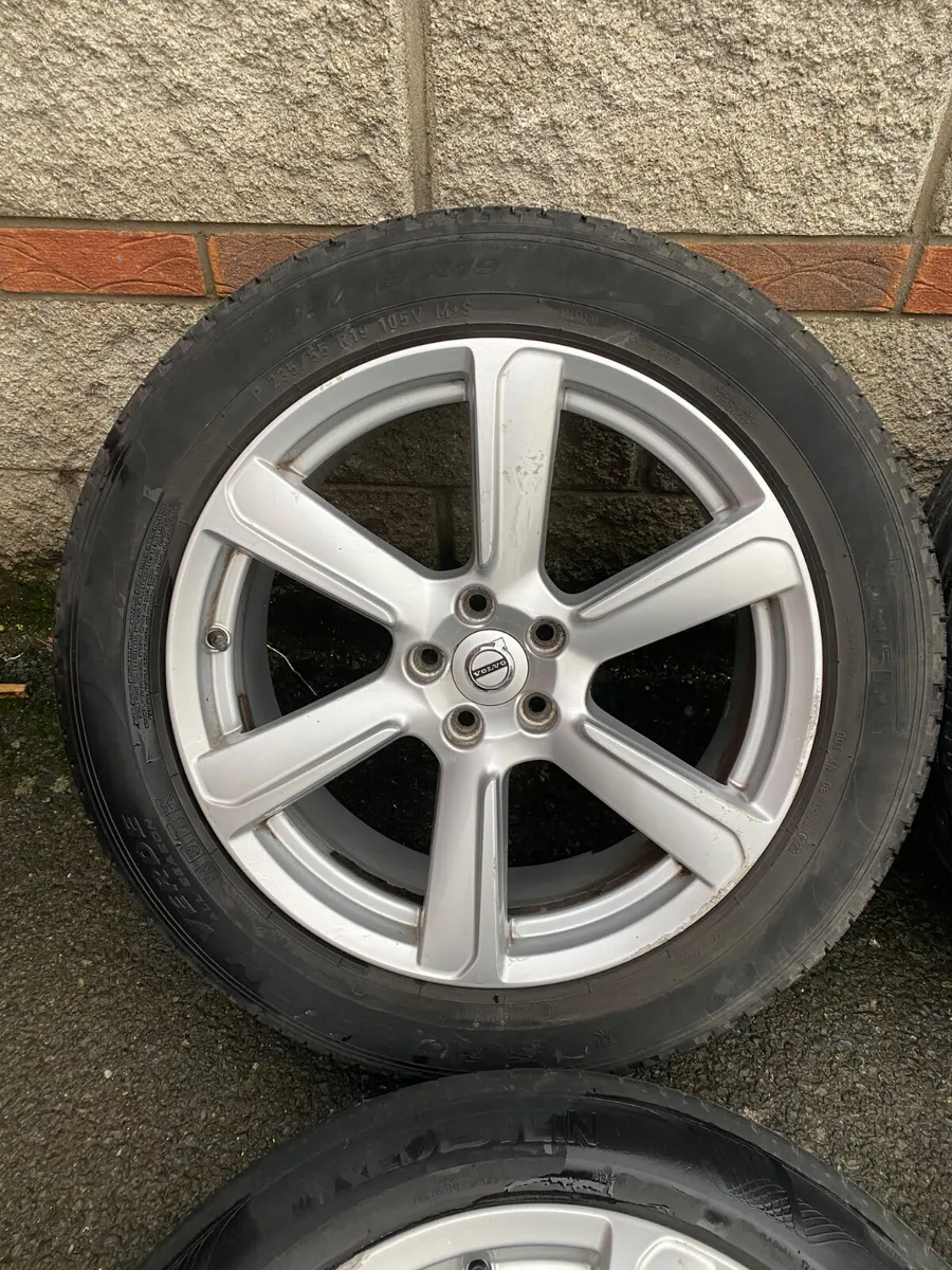 Volvo xc90 19 inch alloy wheels and tyres - Image 3