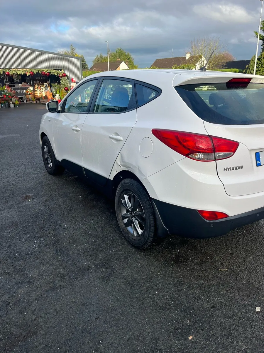 14 Hyundai ix35 - Image 4