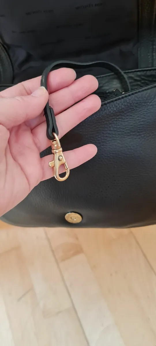 Genuine Leather Michael Kors Crosss-houlder Bag - Image 4