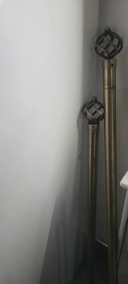 Curtain rail - Image 1