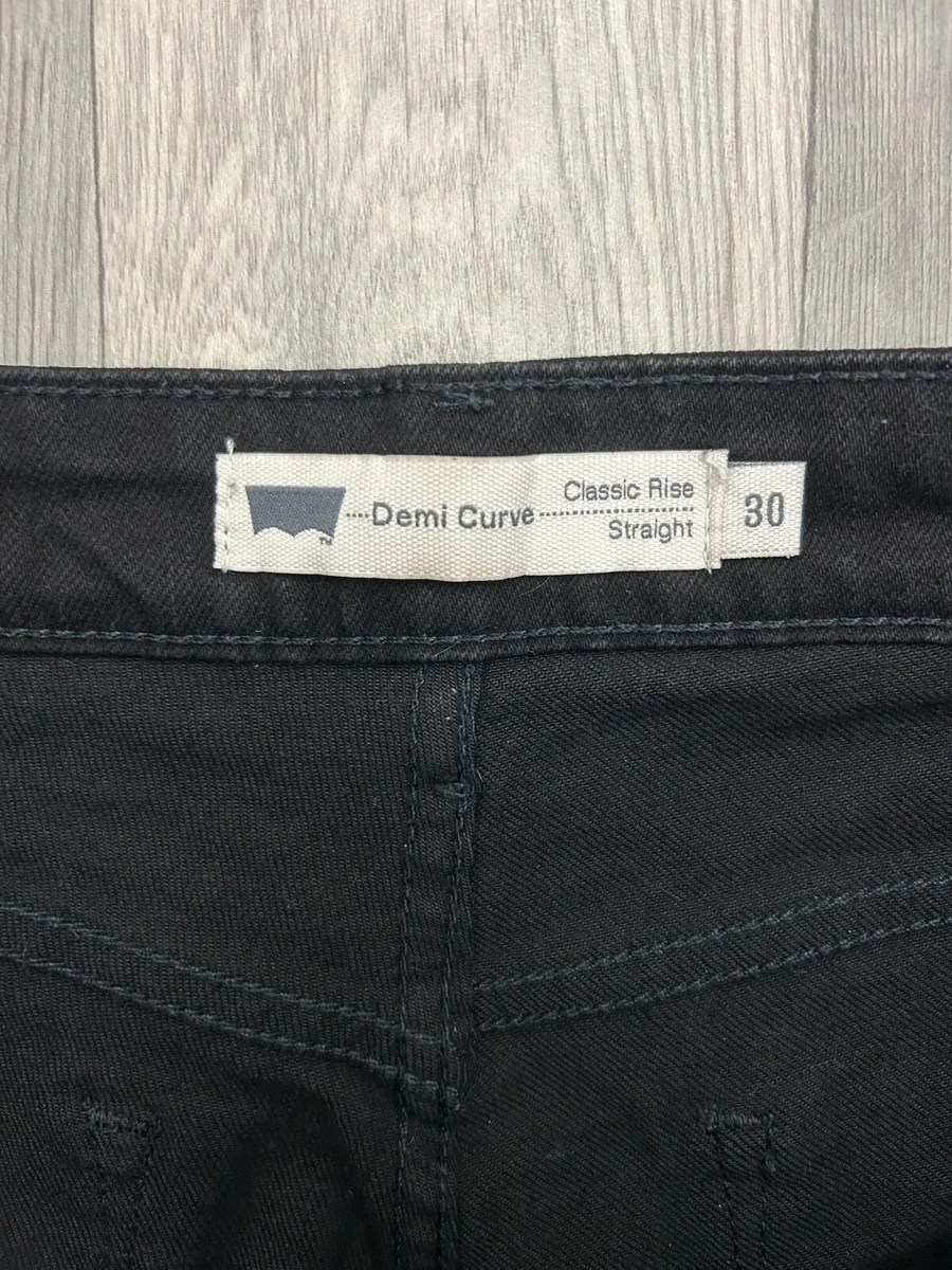 Levis Demi Curve Classic Rise Straight Leg Jeans - Image 4