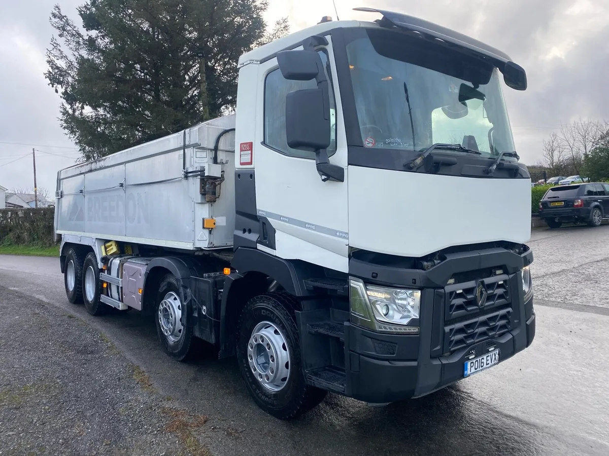 Renault C range tipper - Image 2