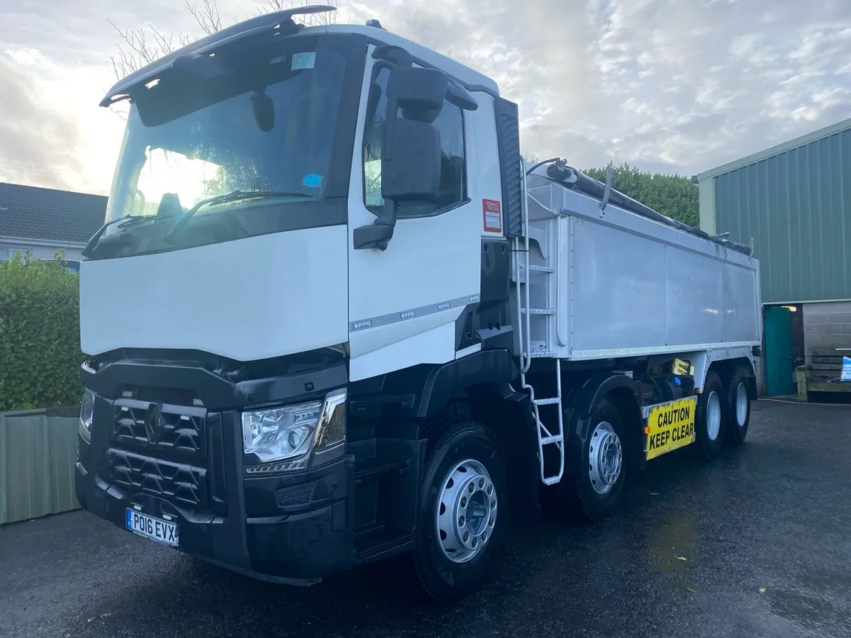 Renault C range tipper - Image 1