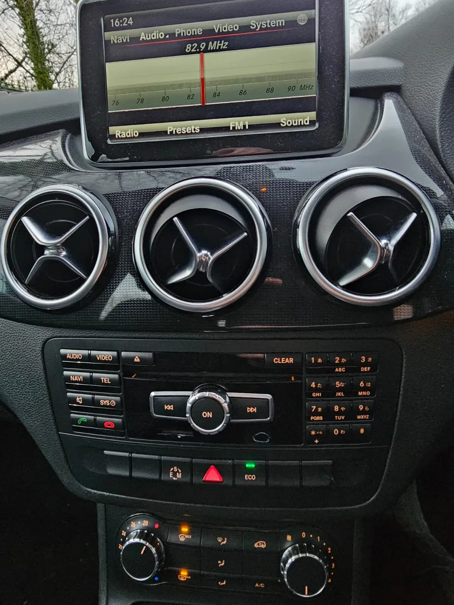 Mercedes-Benz B-Class 2014 low miles €8990 - Image 4