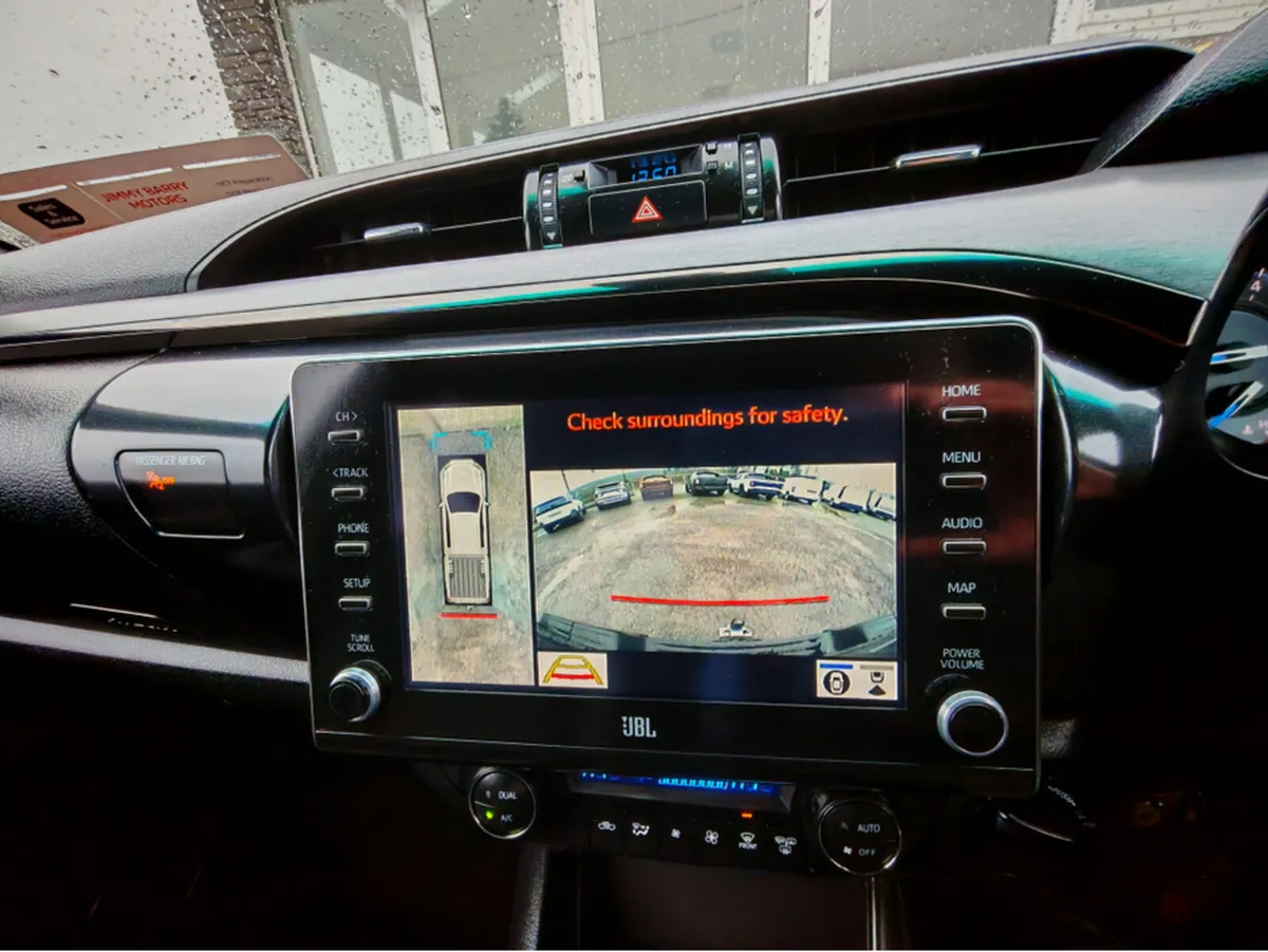 2022 TOYOTA HILUX INVINCIB X D-4D 4WD INVINCIBLE D - Image 2