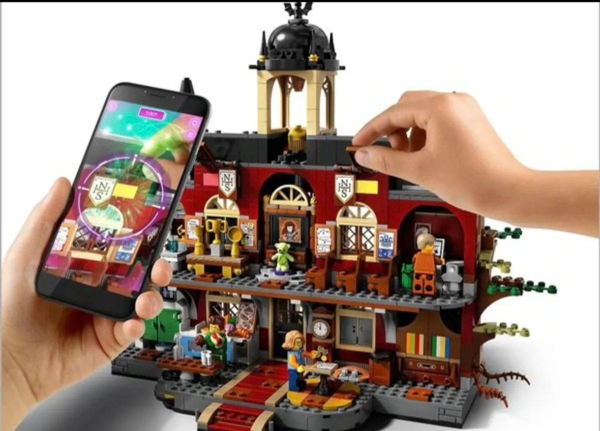 2019 Lego 70425 Hidden Side: Newbury Haunted High - Image 3