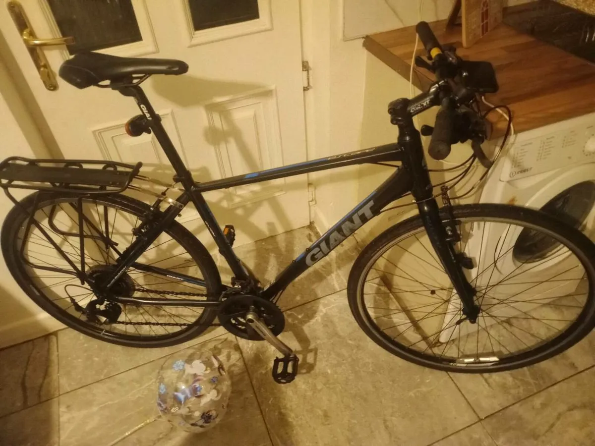 Mens light weight mountain bike like new - Image 1