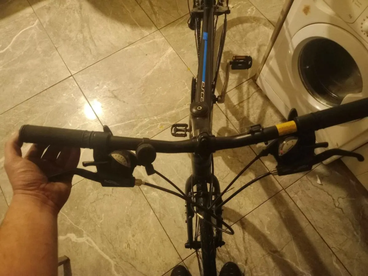 Mens light weight mountain bike like new - Image 2