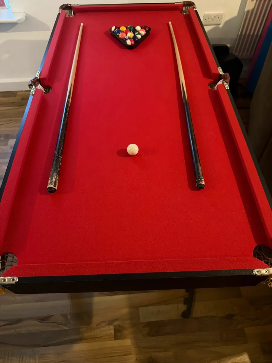 Pool table - Image 1