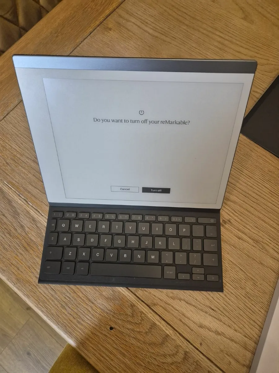 Remarkable 2 paperless  w/pen/ keyboard/cover - Image 4