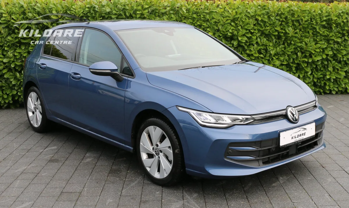 VOLKSWAGEN GOLF eTSI HYBRID AUTO - Image 4