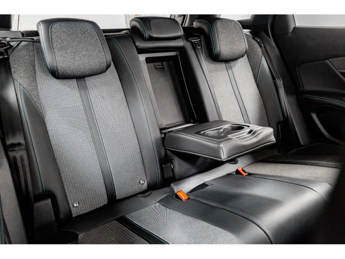 Peugeot 3008 Allure 1.5 Diesel Auto 130HP - Image 4