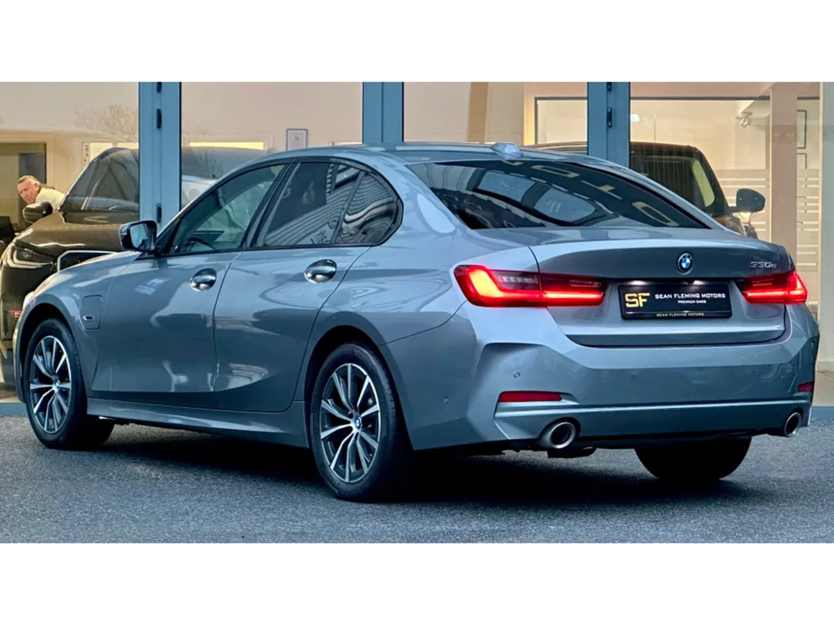 BMW 3-Series 330e SPORT AUTO - Image 4