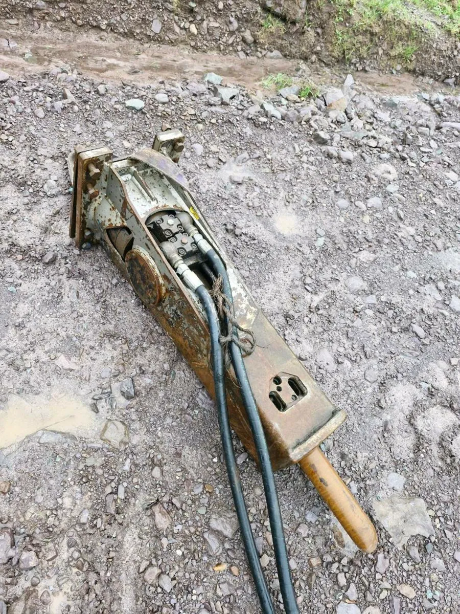 Rock breakers for sale.6ton & 8ton - Image 3