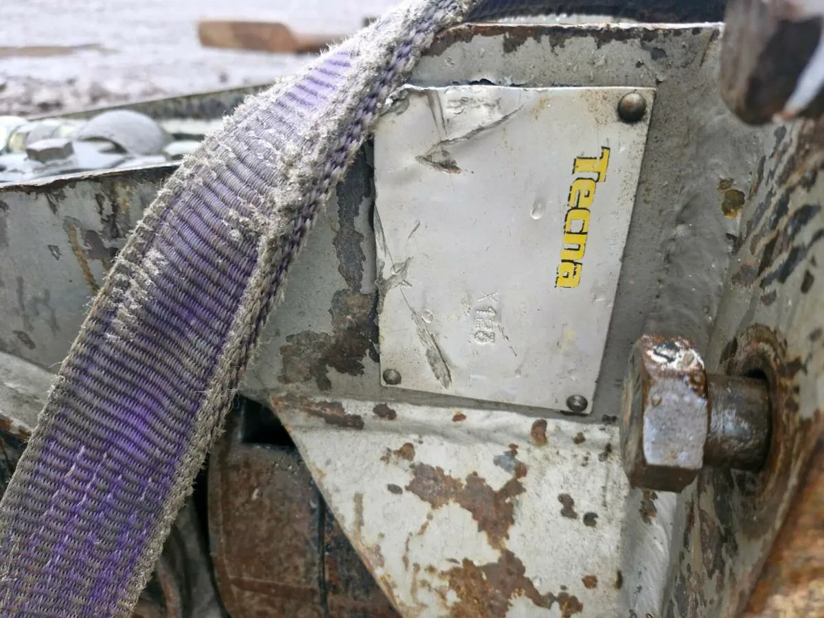 Rock breakers for sale.6ton & 8ton - Image 4