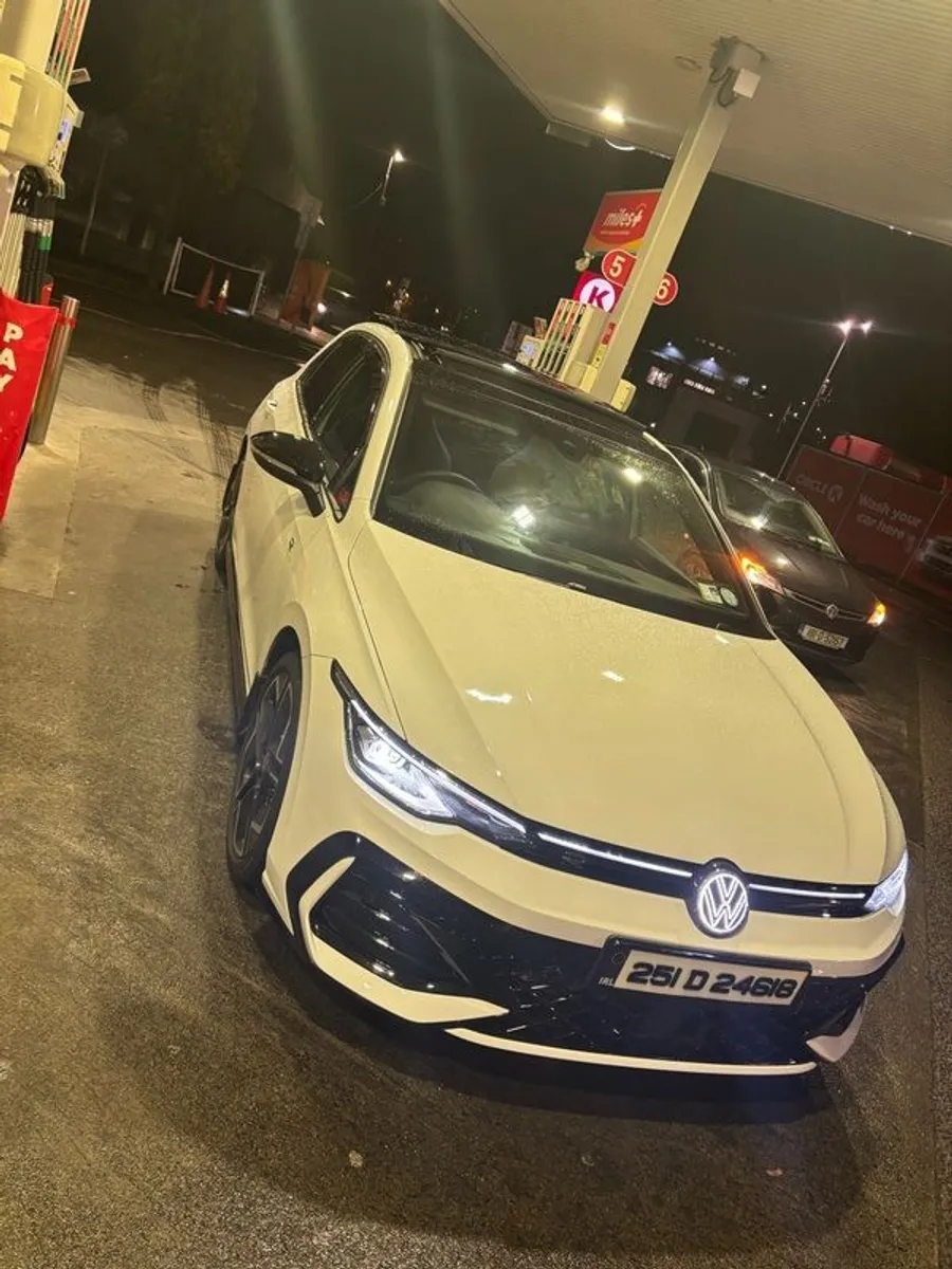 2025 Volkswagen Golf R line Auto pan roof - Image 1