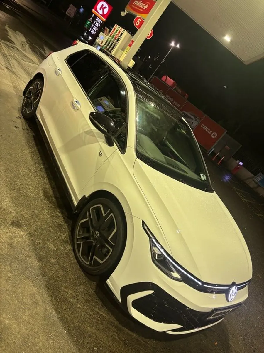2025 Volkswagen Golf R line Auto pan roof - Image 2