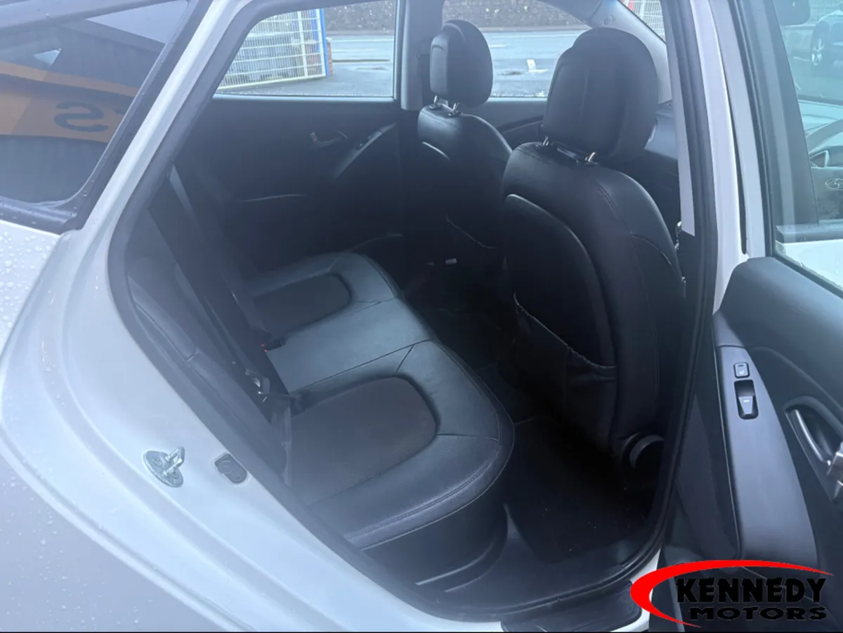 Hyundai ix35 1.7 EXECUTIVE 4DR - Image 3